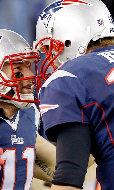 WATCH: Tom Brady makes one-handed TD catch on Julian Edelman pass